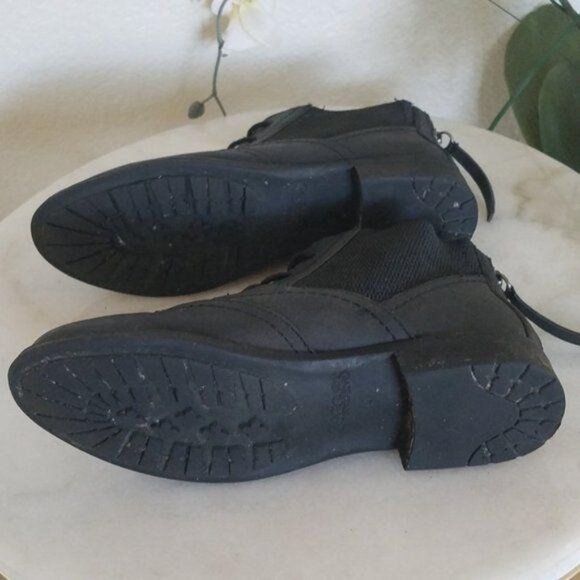 Carlos Santana Size 6 Black Lace-Up Brogue Ankle Boots With Rear Zipper Closure - Picture 4 of 9